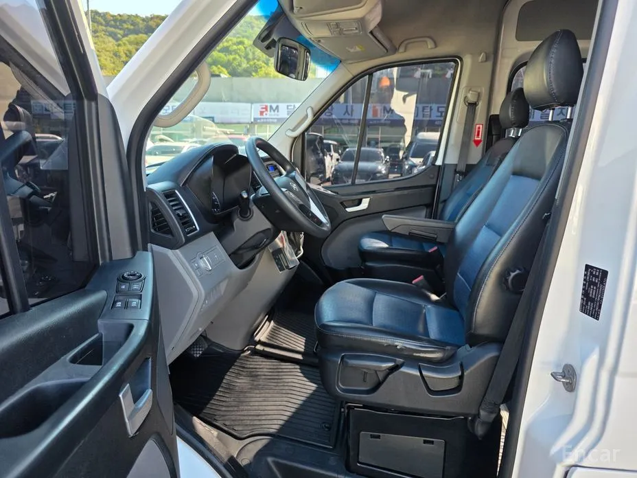 Hyundai Solati 2015 15-seater