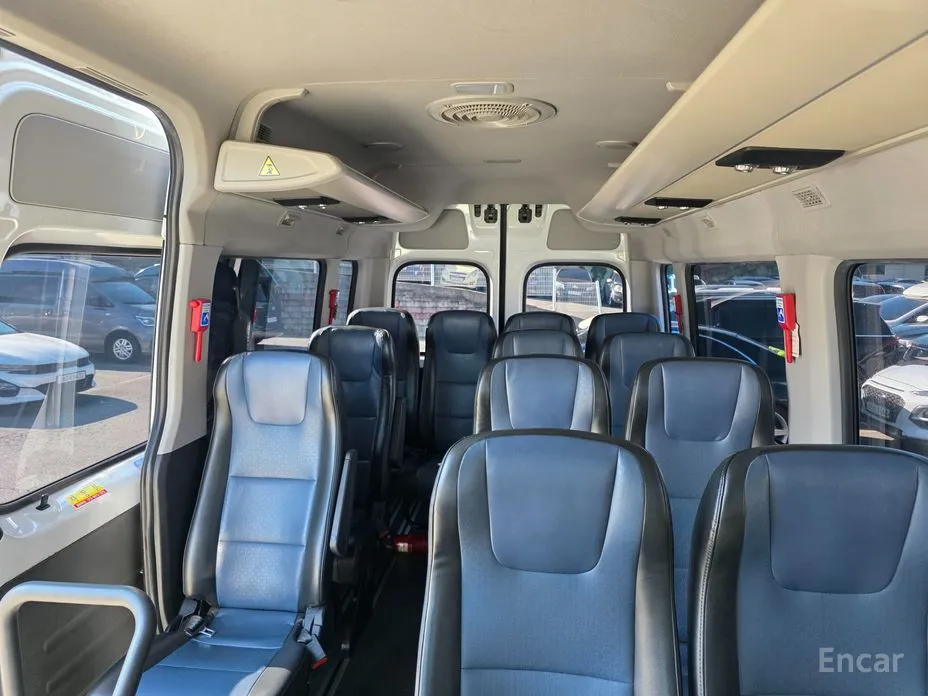 Hyundai Solati 2015 15-seater