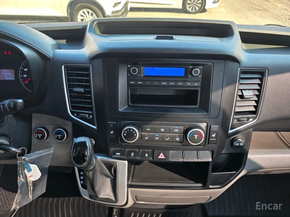 Hyundai Solati 2015 15-seater