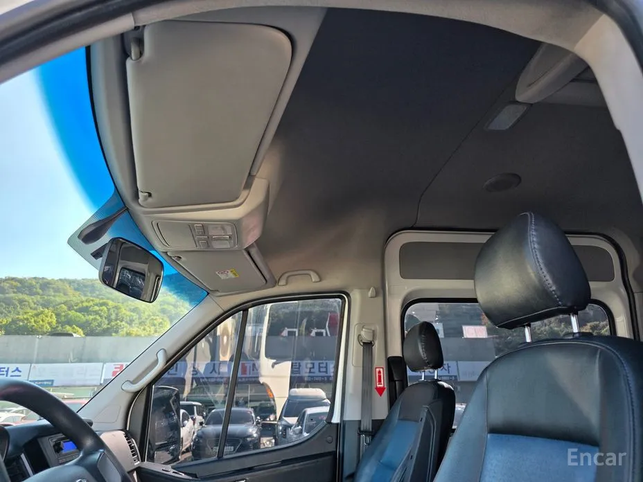 Hyundai Solati 2015 15-seater