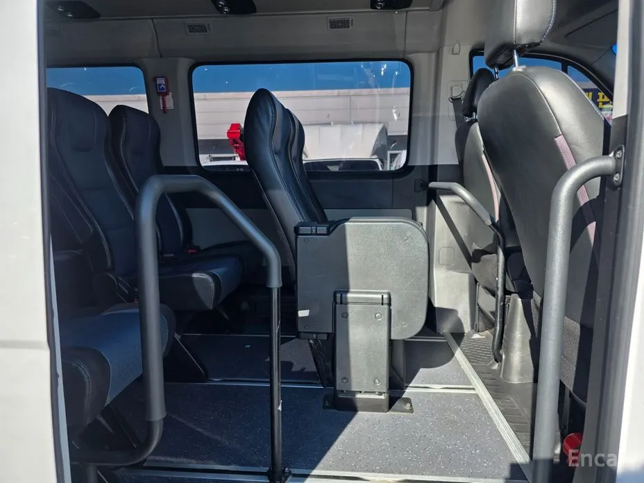 Hyundai Solati 2015 15-seater