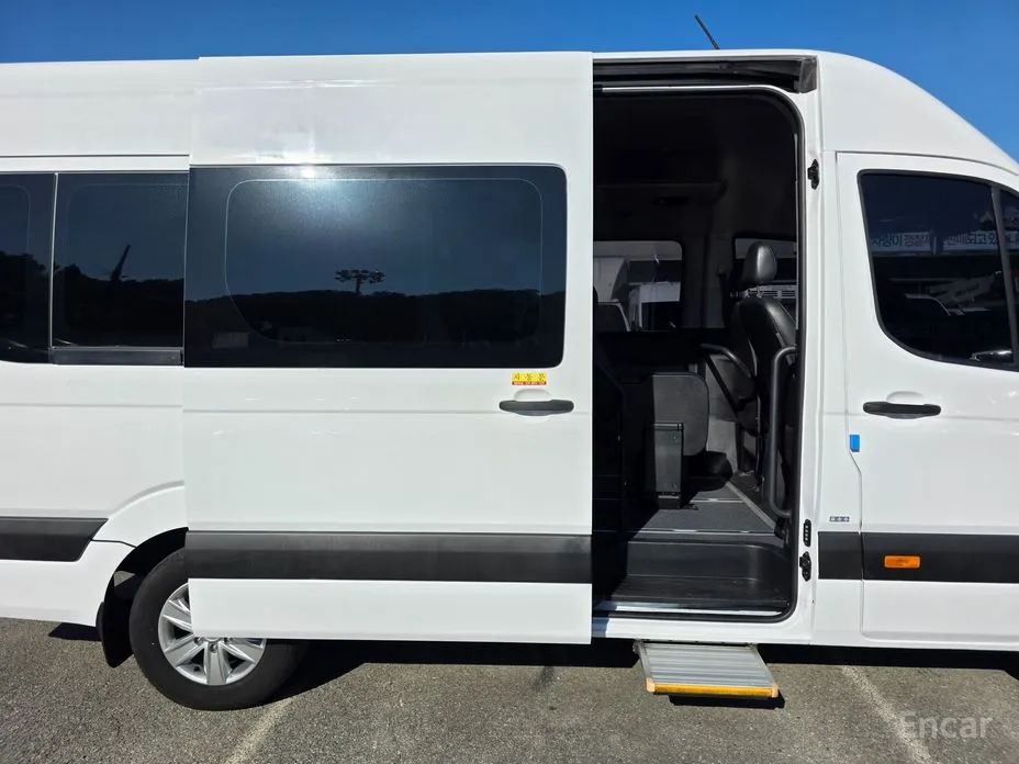 Hyundai Solati 2015 15-seater