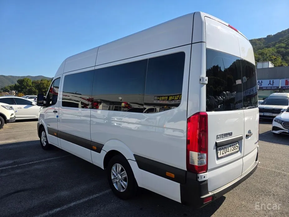 Hyundai Solati 2015 15-seater