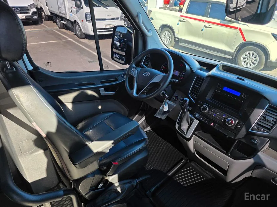 Hyundai Solati 2015 15-seater