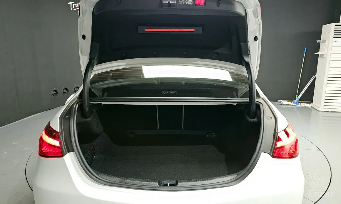 Mercedes-Benz C-Class 2022 C300 4MATIC Avantgarde