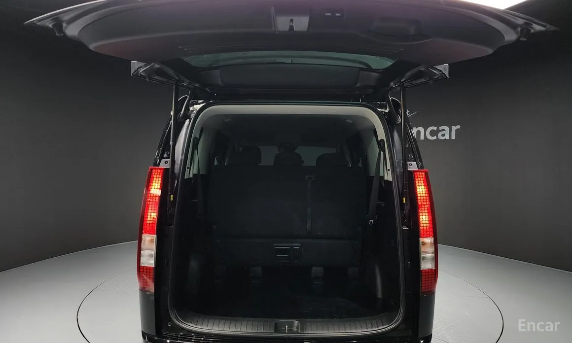 Hyundai Staria 2021 4WD Tourer 9-Seater