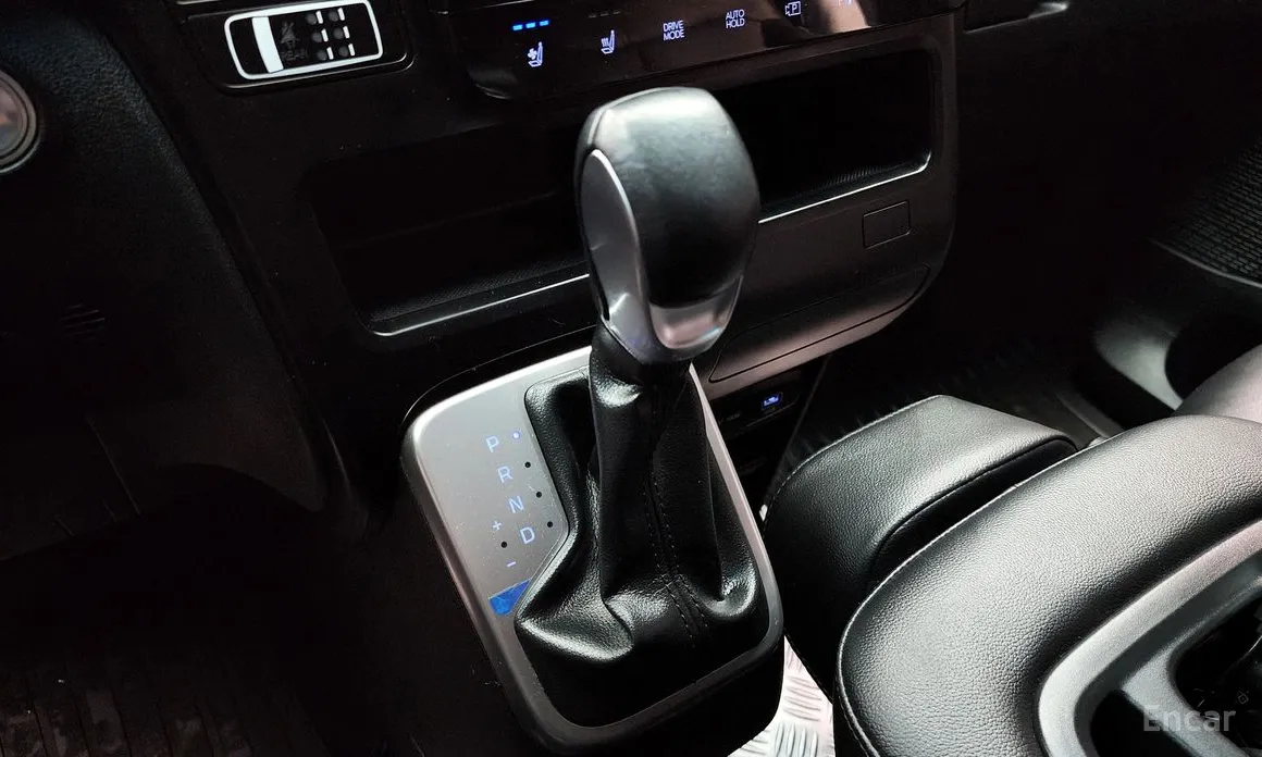 Hyundai Staria 2021 4WD Tourer 9-Seater