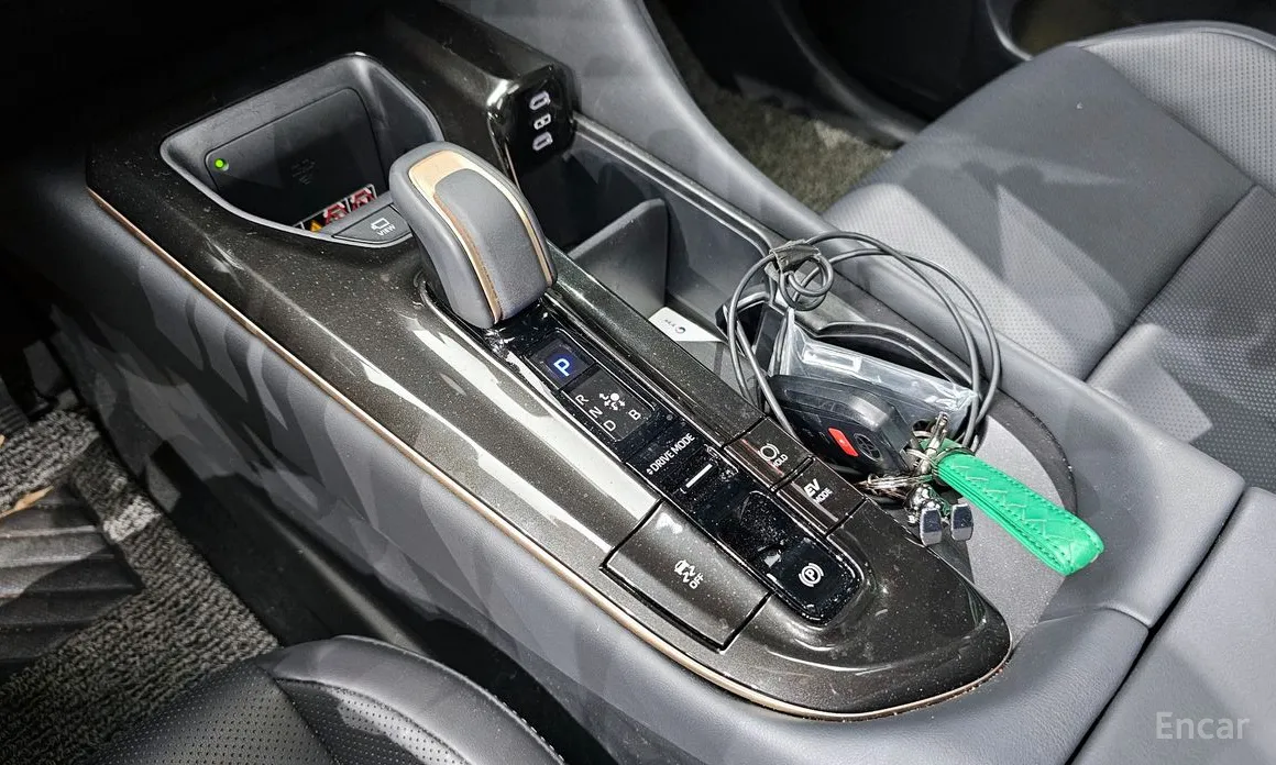 Toyota Crown 2023 2.5 4WD Hybrid