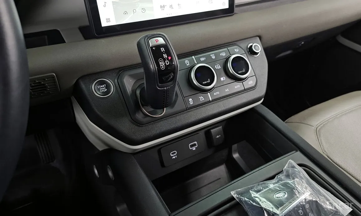 Land Rover Defender 2020 90 D250 SE