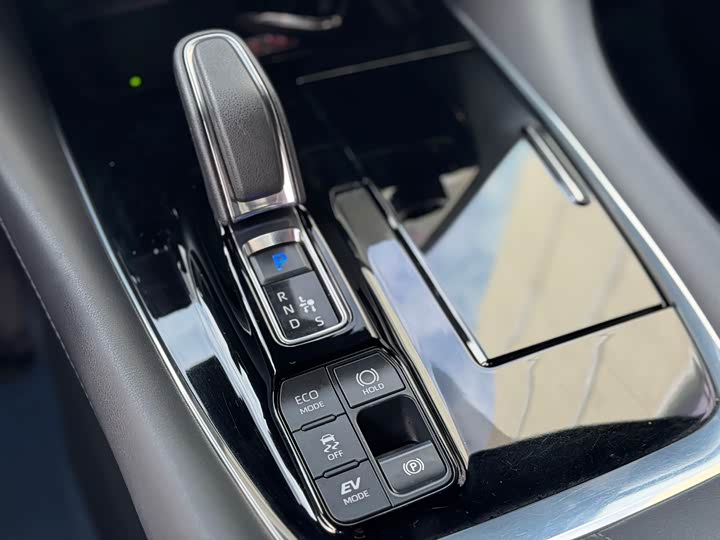 Toyota Alphard 2024 2024款 双擎 2.5L 臻享版