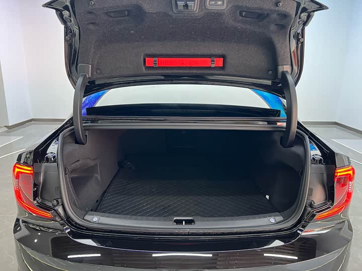 Volvo S90 2025 2025款 B5 智远豪华版