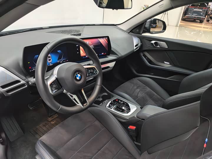 BMW 2 Series 2025 2025款 225L M运动曜夜套装