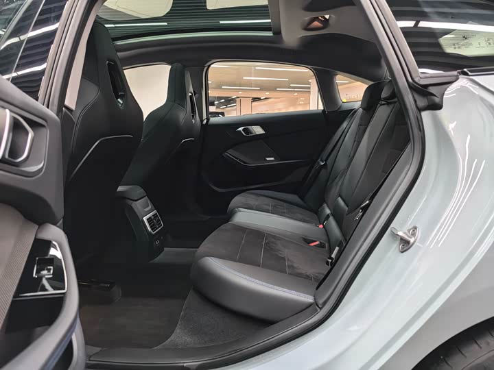 BMW 2 Series 2025 2025款 225L M运动曜夜套装