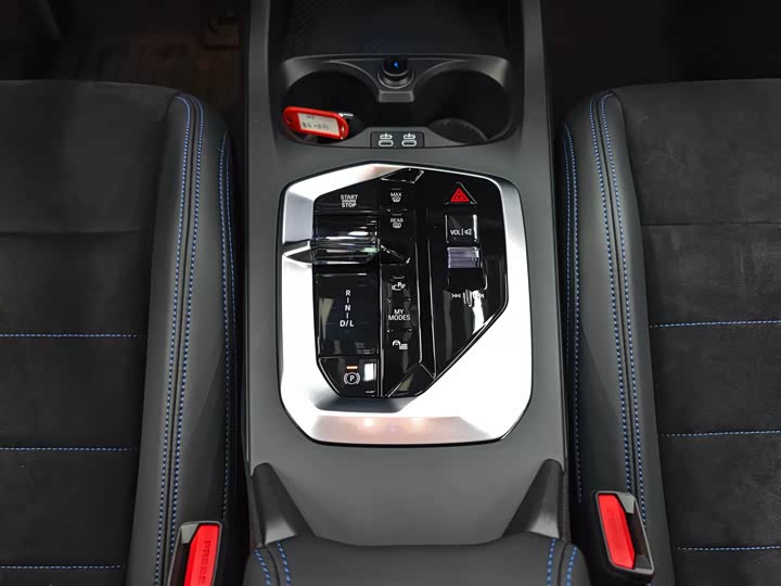 BMW 2 Series 2025 2025款 225L M运动曜夜套装