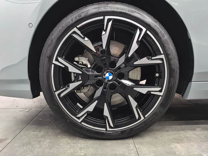 BMW 2 Series 2025 2025款 225L M运动曜夜套装