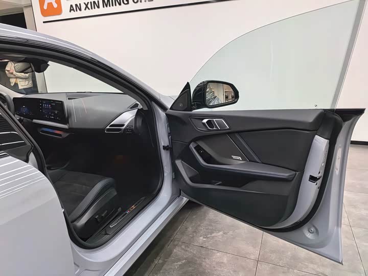 BMW 2 Series 2025 2025款 225L M运动曜夜套装