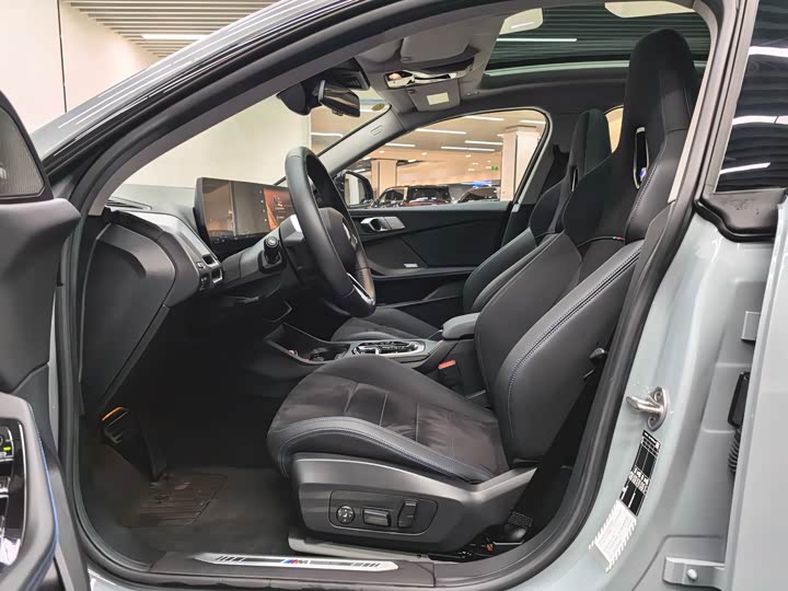 BMW 2 Series 2025 2025款 225L M运动曜夜套装
