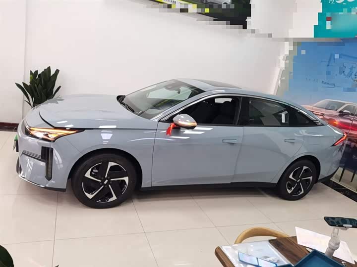 Geely Galaxy L6 2024 2024款 125km PLUS 龙腾版