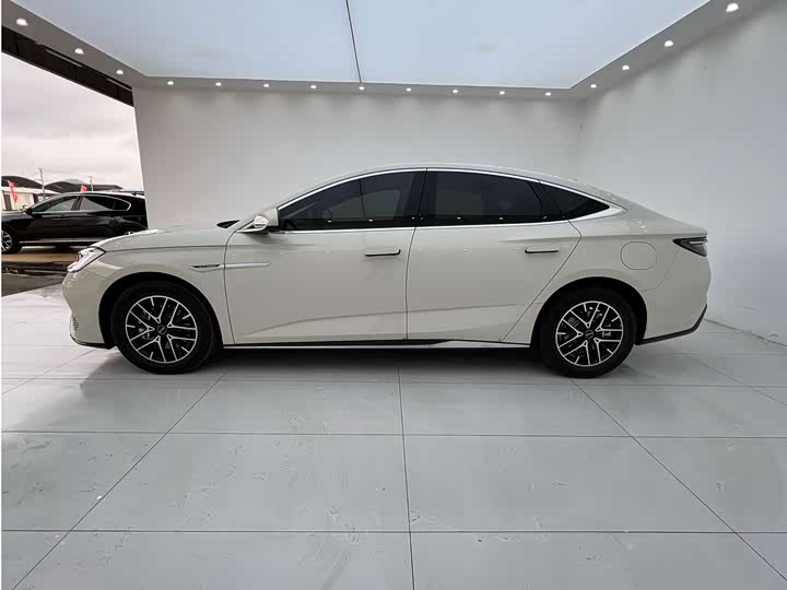 2025 BYD Seal 07 DM-i Hybrid