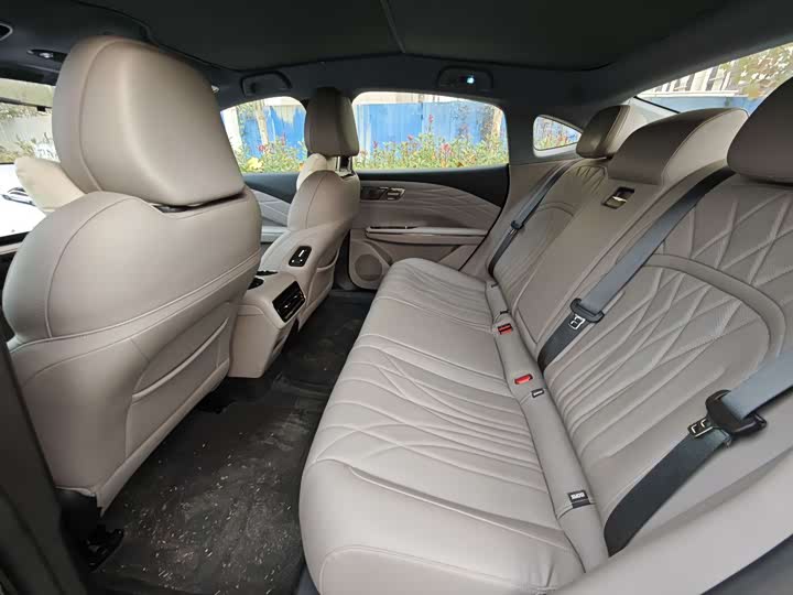 Geely Galaxy Starshine 8 EM-i 2025 2025款 130km EM-i 尊贵版