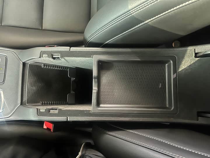 Cadillac XT4 2024 2024款 28T 两驱豪华型