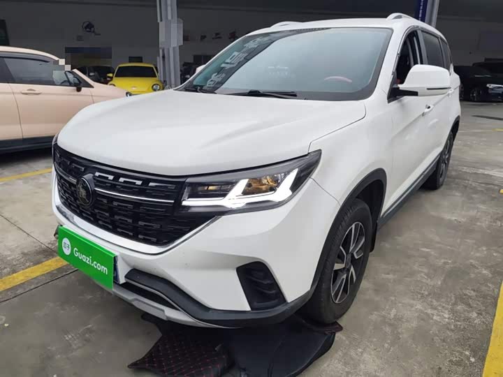 Dongfeng Forthing T5 2022 2022款 盛世款 1.5T 自动逐梦版五座