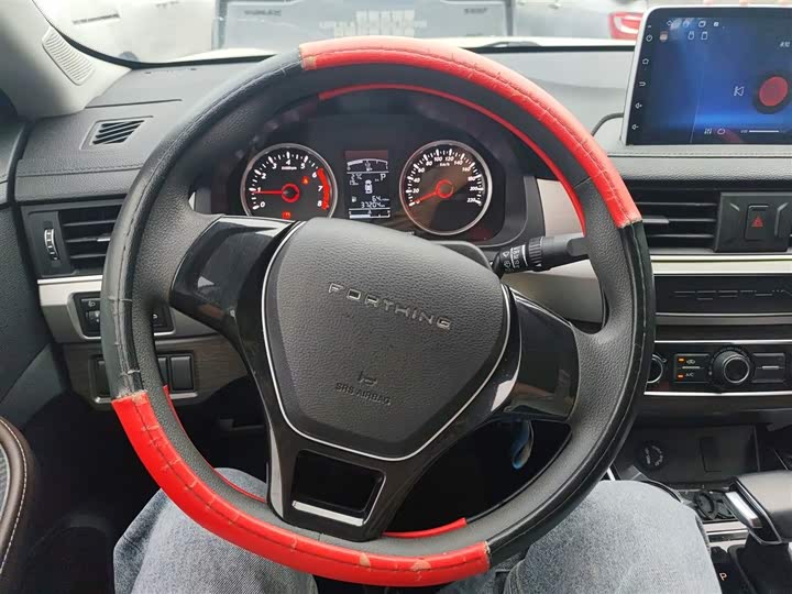 Dongfeng Forthing T5 2022 2022款 盛世款 1.5T 自动逐梦版五座