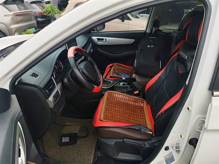 Dongfeng Forthing T5 2022 2022款 盛世款 1.5T 自动逐梦版五座