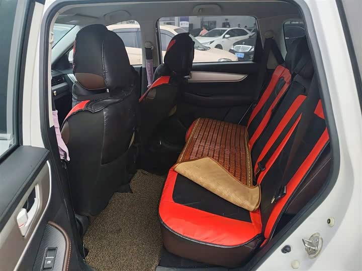 Dongfeng Forthing T5 2022 2022款 盛世款 1.5T 自动逐梦版五座