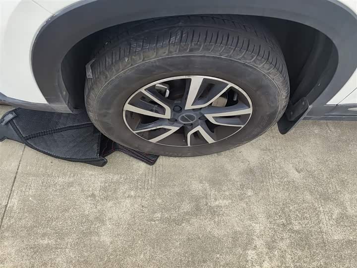 Dongfeng Forthing T5 2022 2022款 盛世款 1.5T 自动逐梦版五座