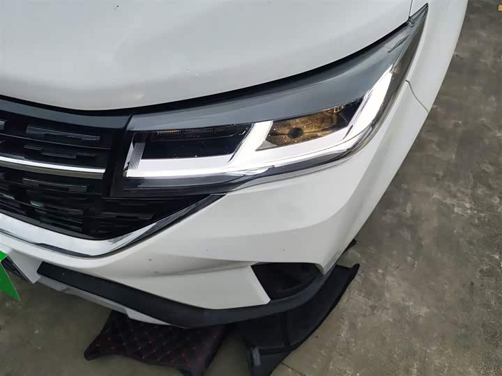 Dongfeng Forthing T5 2022 2022款 盛世款 1.5T 自动逐梦版五座