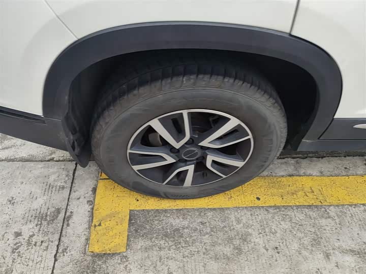 Dongfeng Forthing T5 2022 2022款 盛世款 1.5T 自动逐梦版五座