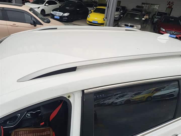 Dongfeng Forthing T5 2022 2022款 盛世款 1.5T 自动逐梦版五座