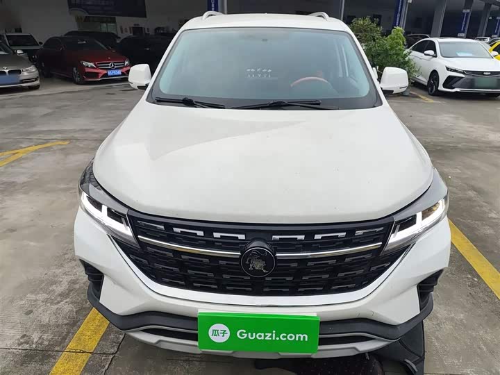 Dongfeng Forthing T5 2022 2022款 盛世款 1.5T 自动逐梦版五座