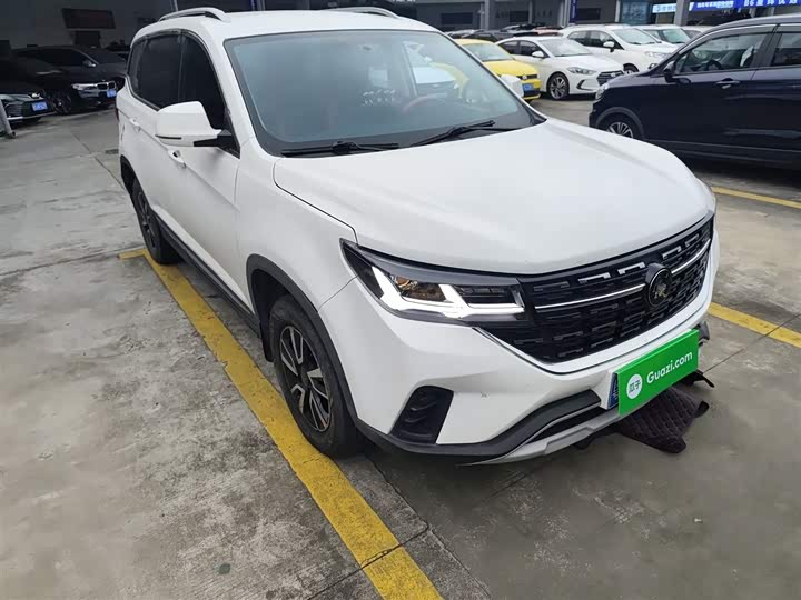 Dongfeng Forthing T5 2022 2022款 盛世款 1.5T 自动逐梦版五座