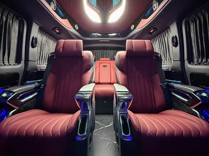 Mercedes-Benz Vito 2024 2024款 2.0T 商务版 7座