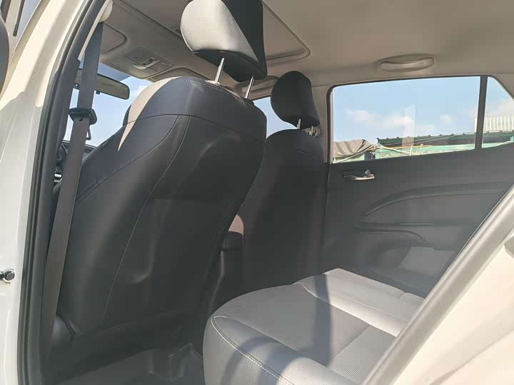 Kia KX1 2021 2021款 1.4L CVT天窗款