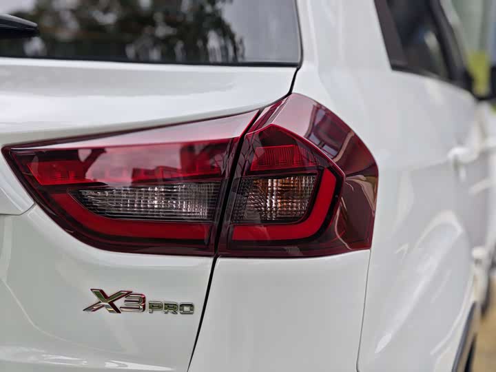 Geely Vision X3 2021 2021款 PRO 1.5L CVT尊贵型