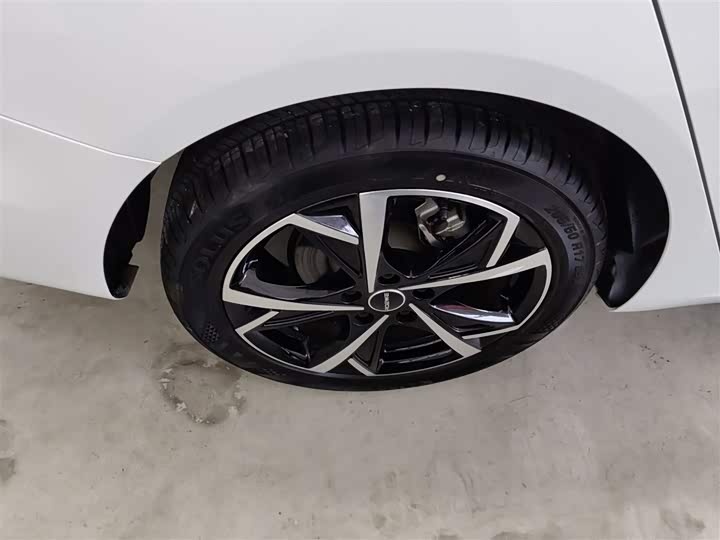 Roewe i5 2024 2024款 1.5L CVT尊荣版