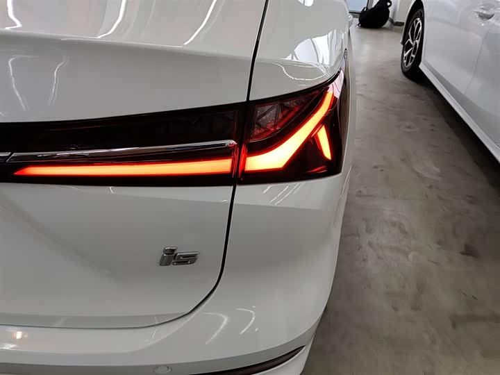 Roewe i5 2024 2024款 1.5L CVT尊荣版