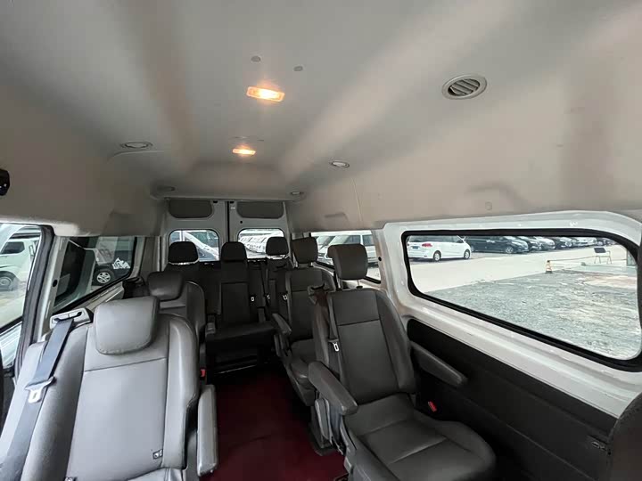 Ford Transit 2021 2021款 2.0T柴油手动高级营运商旅型中轴中顶9座国VI