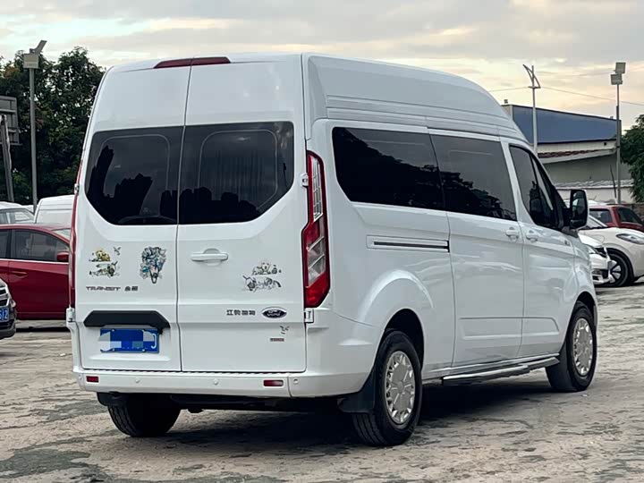Ford Transit 2021 2021款 2.0T柴油手动高级营运商旅型中轴中顶9座国VI
