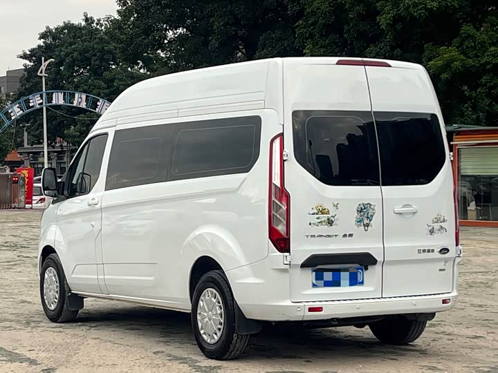 Ford Transit 2021 2021款 2.0T柴油手动高级营运商旅型中轴中顶9座国VI