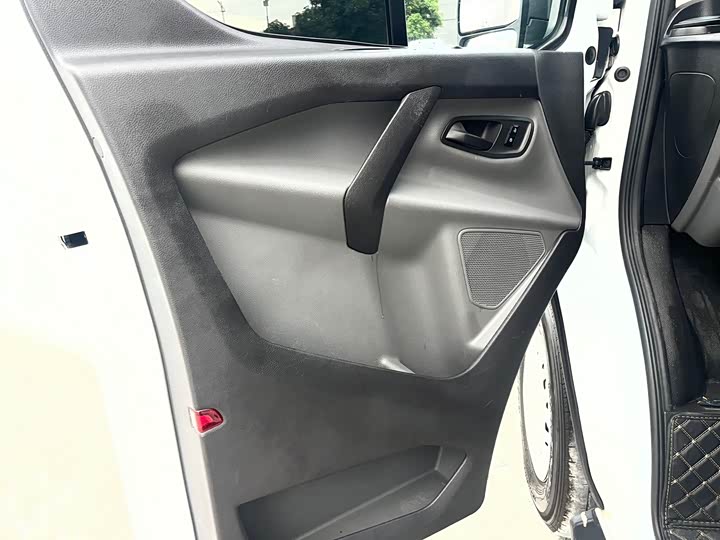 Ford Transit 2021 2021款 2.0T柴油手动高级营运商旅型中轴中顶9座国VI