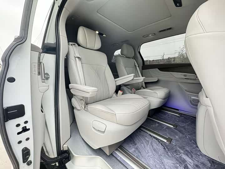 Roewe iMax 8 EV 2025 2025款 1.5T DMH 陆尊至享版