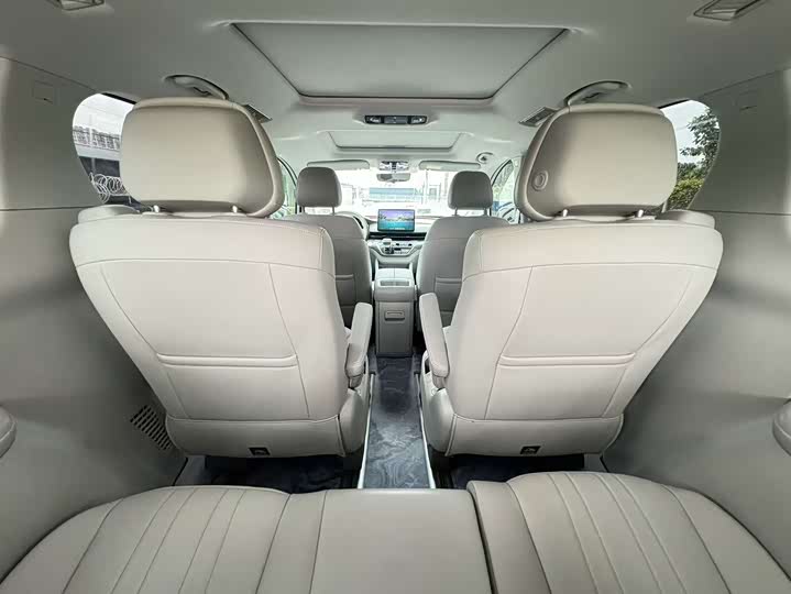 Roewe iMax 8 EV 2025 2025款 1.5T DMH 陆尊至享版