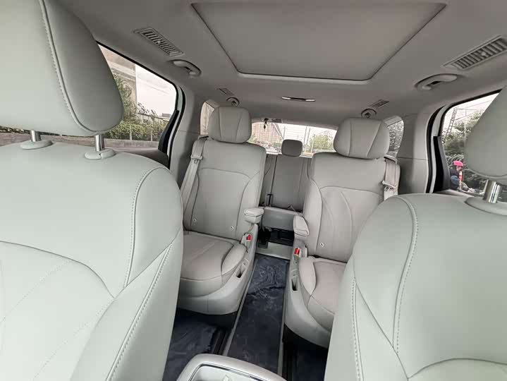 Roewe iMax 8 EV 2025 2025款 1.5T DMH 陆尊至享版