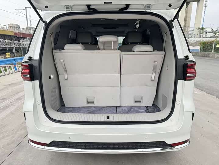 Roewe iMax 8 EV 2025 2025款 1.5T DMH 陆尊至享版