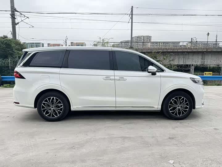 Roewe iMax 8 EV 2025 2025款 1.5T DMH 陆尊至享版