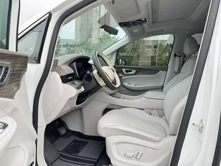 Roewe iMax 8 EV 2025 2025款 1.5T DMH 陆尊至享版
